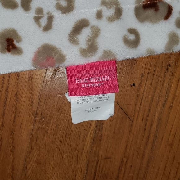 Isaac Mizrahi Animal Print Fleece Blanket - Picture 2 of 9